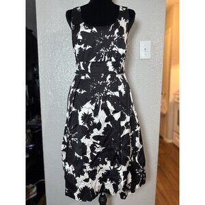 NWT Ann Taylor Black And White Floral Sleeveless Fit And Flare Size 6